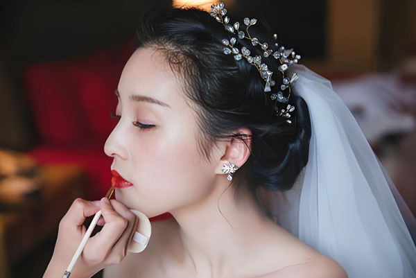 周口新娘跟妆|周口洛可可新娘造型馆